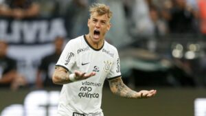 Roger Guedes cobrou uma das penalidades e abriu o jogo sobre o erro de Fagner; Corinthians foi eliminado no Paulistão - Rodrigo Coca/Agência Corinthians
