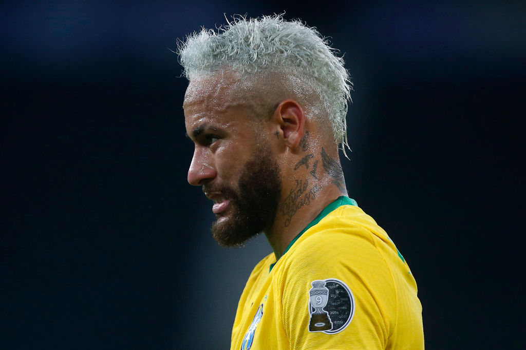 Neymar foi flagrado ao lado de uma influencer parecida com Bruna Marquezine - GettyImages