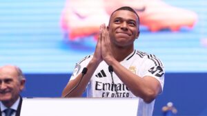 Jogadores do Real Madrid reagem à apresentação de Mbappé (Crédito: Getty Images)