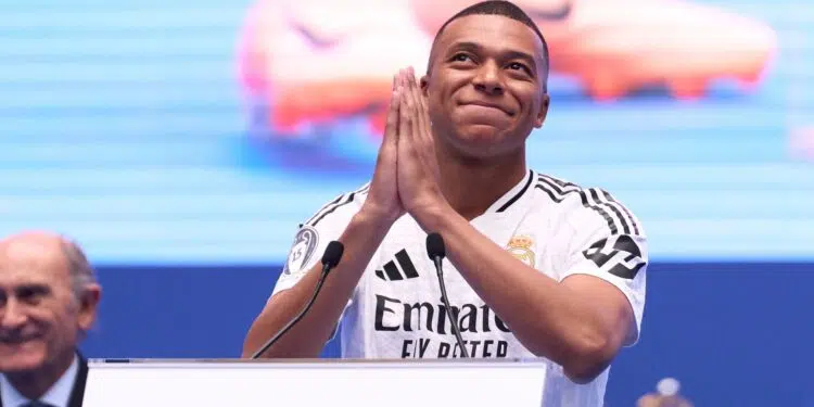 Jogadores do Real Madrid reagem à apresentação de Mbappé (Crédito: Getty Images)