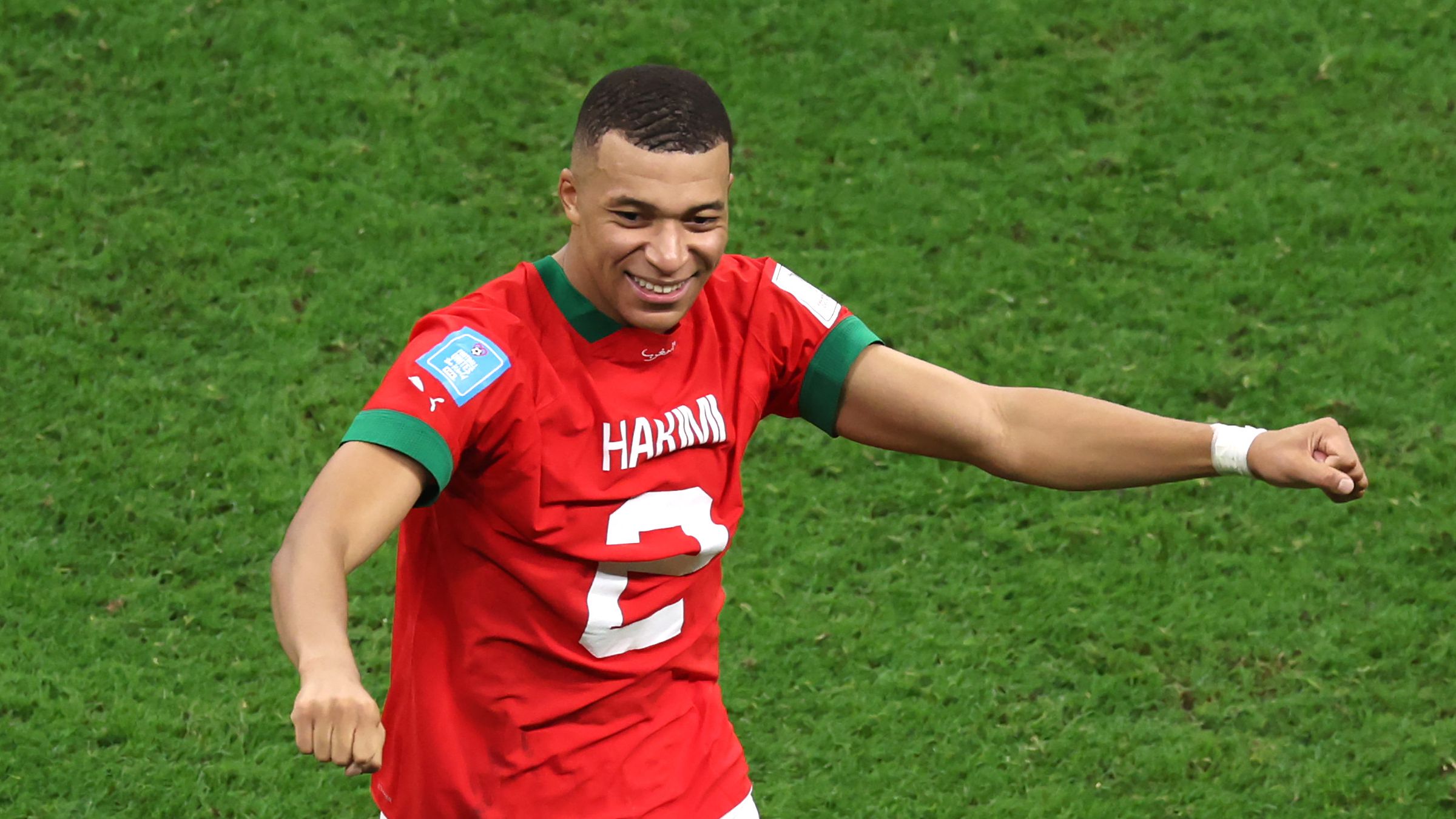 Mbappé vestiu a camisa de Marrocos após classificação para a final da Copa do Mundo - Getty Images
