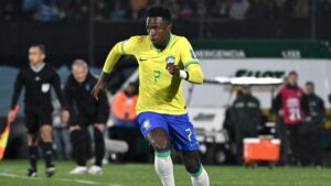 Vini Jr em Uruguai x Brasil - Getty Images