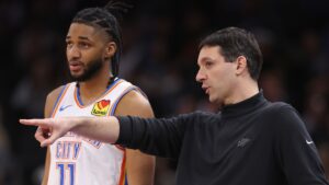 Mark Daigneault, técnico do OKC (à esquerda) - Getty Images