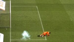 Jogo da Ligue 1 foi cancelado depois da confusão - Reprodução