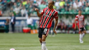 Miranda, ex-São Paulo, anunciou a sua aposentadoria do futebol - GettyImages