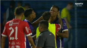 Rival do São Paulo tem falha bizarra na Copinha e cai no choro após derrota - SporTV