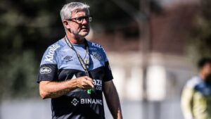 Odair Hellmann abriu o jogo sobre a depressão do Santos com o'caso Bauerman' - Raul Baretta/ Santos