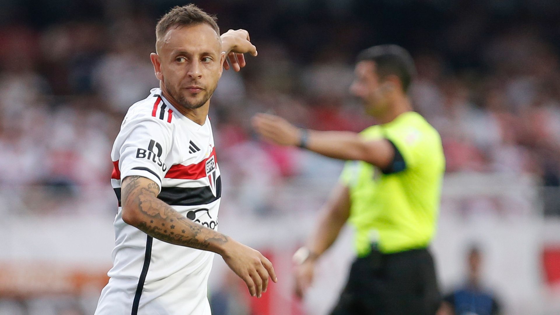 Rafinha afirma que árbitro é palmeirense em clássico - Getty Images