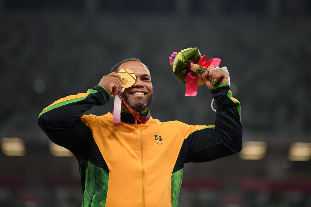 Claudiney Batista conquista bicampeonato paralímpico no lançamento de disco F56 - GettyImages