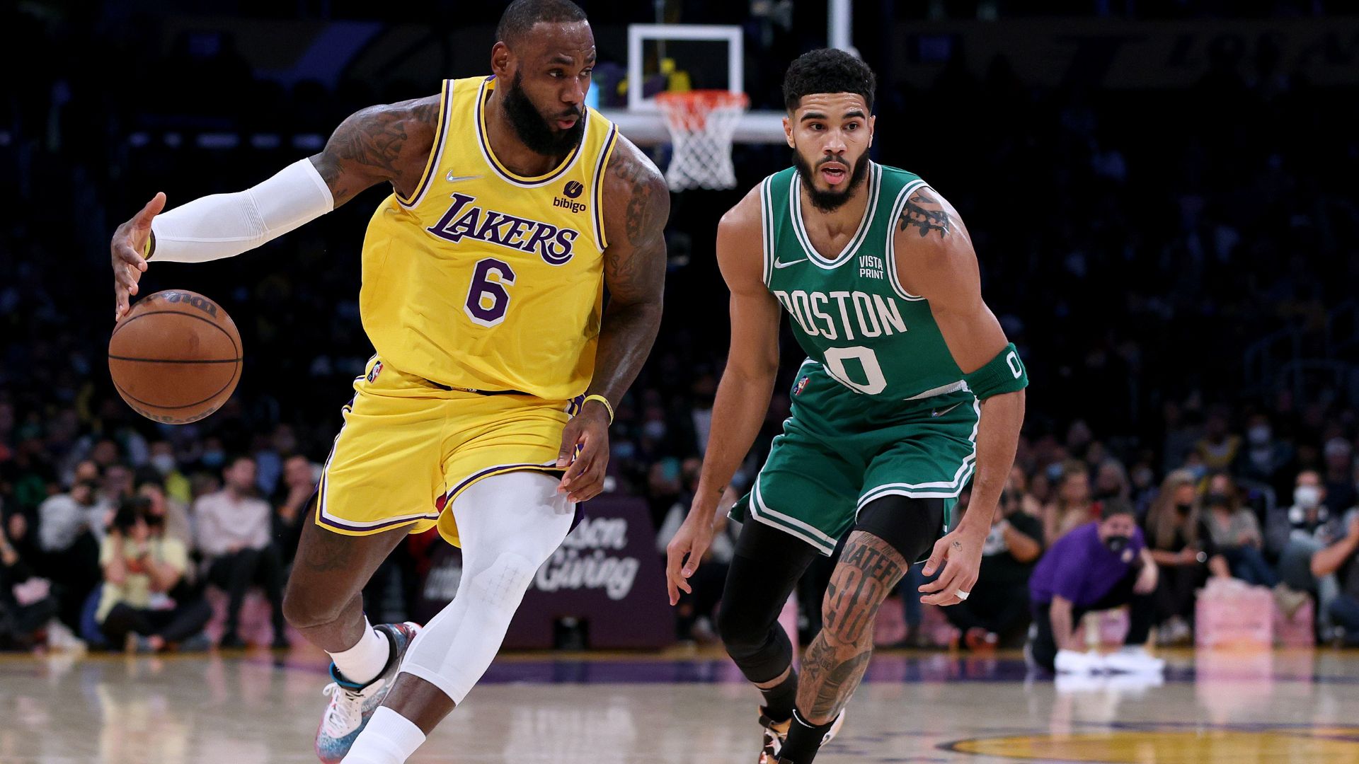 LeBron James e Jayson Tatum na NBA - Getty Images