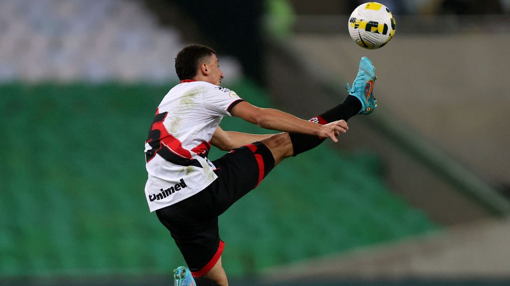 Internacional e Atlético-GO devem agitar o mercado da bola em busca de volante - GettyImages