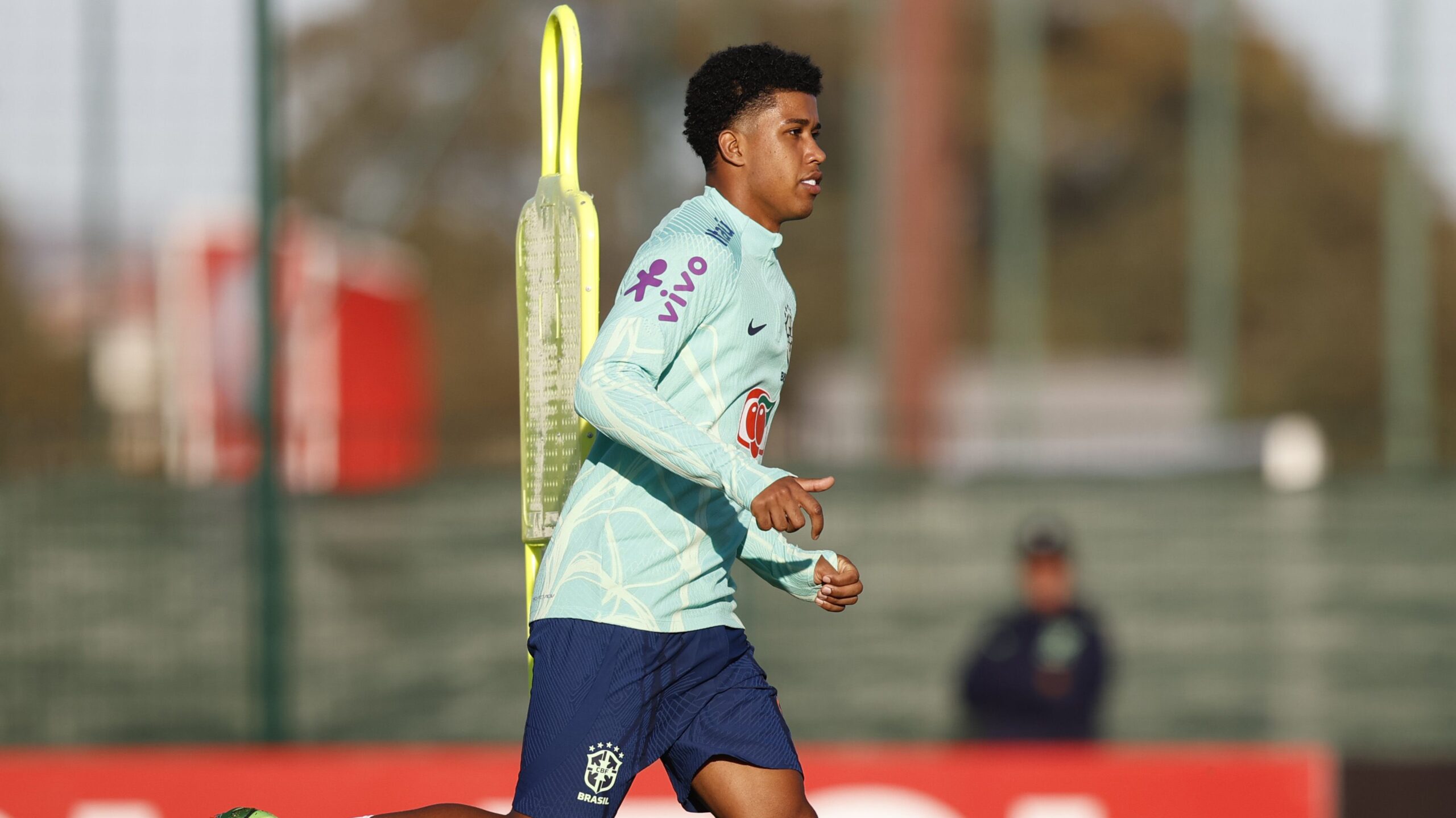 Andrey Santos revela emoção de jogar ao lado de ídolo - Rafael Ribeiro / CBF