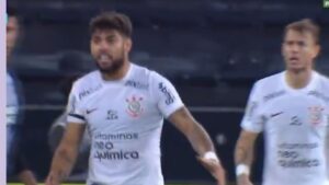 Yuri Alberto e Roger Guedes ficaram irritados com o jovem Wesley, que é uma joia do Corinthians - Reprodução / Premiere FC
