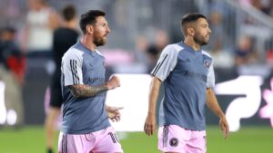 Messi e Jordi Alba em jogo do Inter de Miami - Getty Images