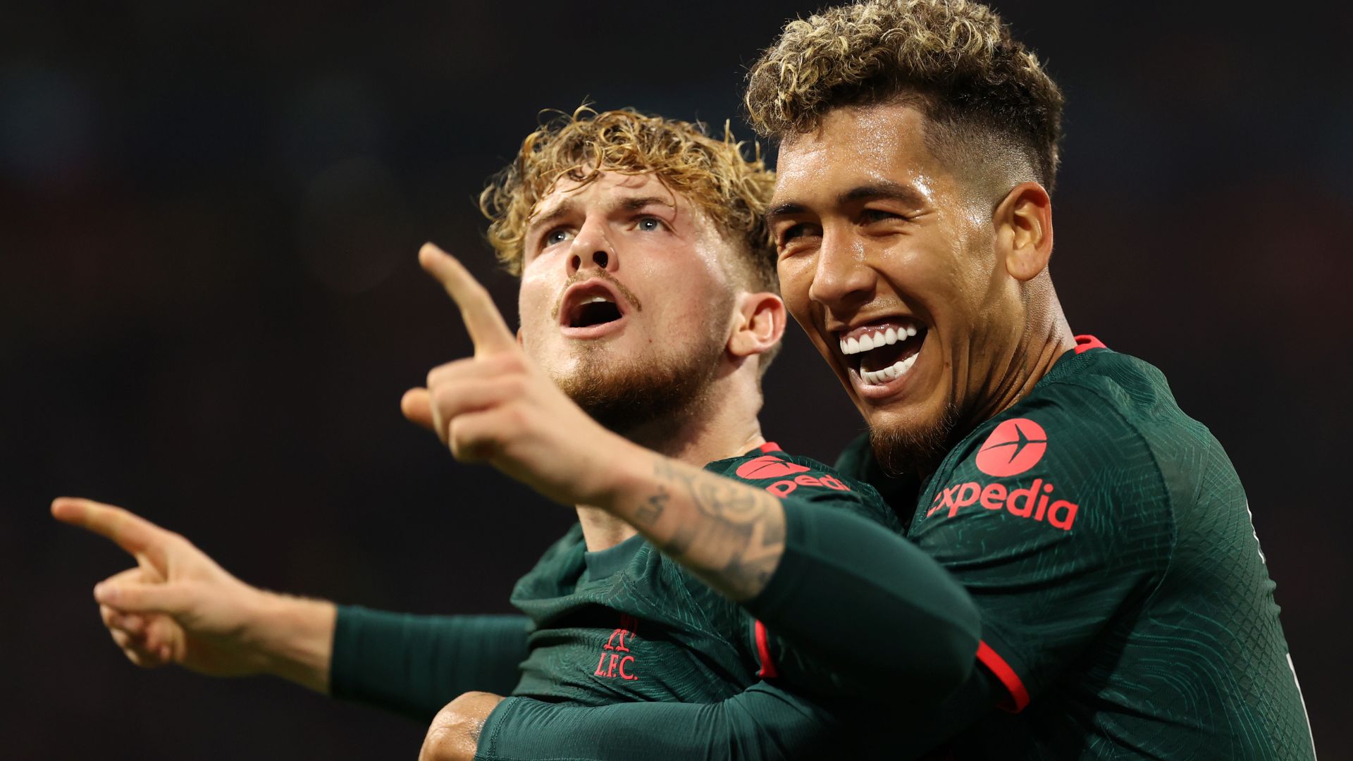 Harvey Elliott e Roberto Firmino comemorando o gol do Liverpool - Dean Mouhtaropoulos / Getty Images