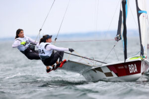 Kahena Kunze e Martine Grael subiram na classificação geral da Vela nas Olimpíadas - GettyImages