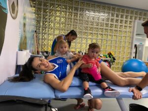 Sheilla Castro leva as filhas para treino pré-jogo - Instagram