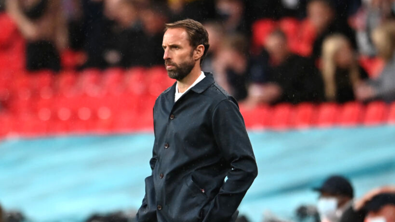 Southgate, treinador da Inglaterra, na área técnica durante partida pela Eurocopa - GettyImages