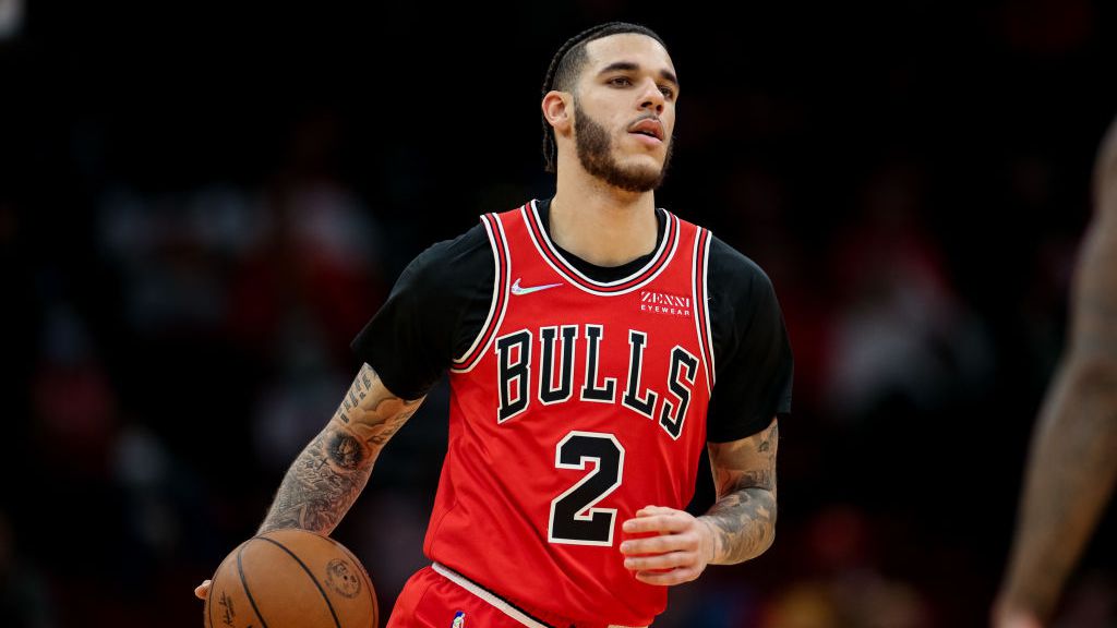 Lonzo Ball não entra em quadra há mais de um ano - Getty Images