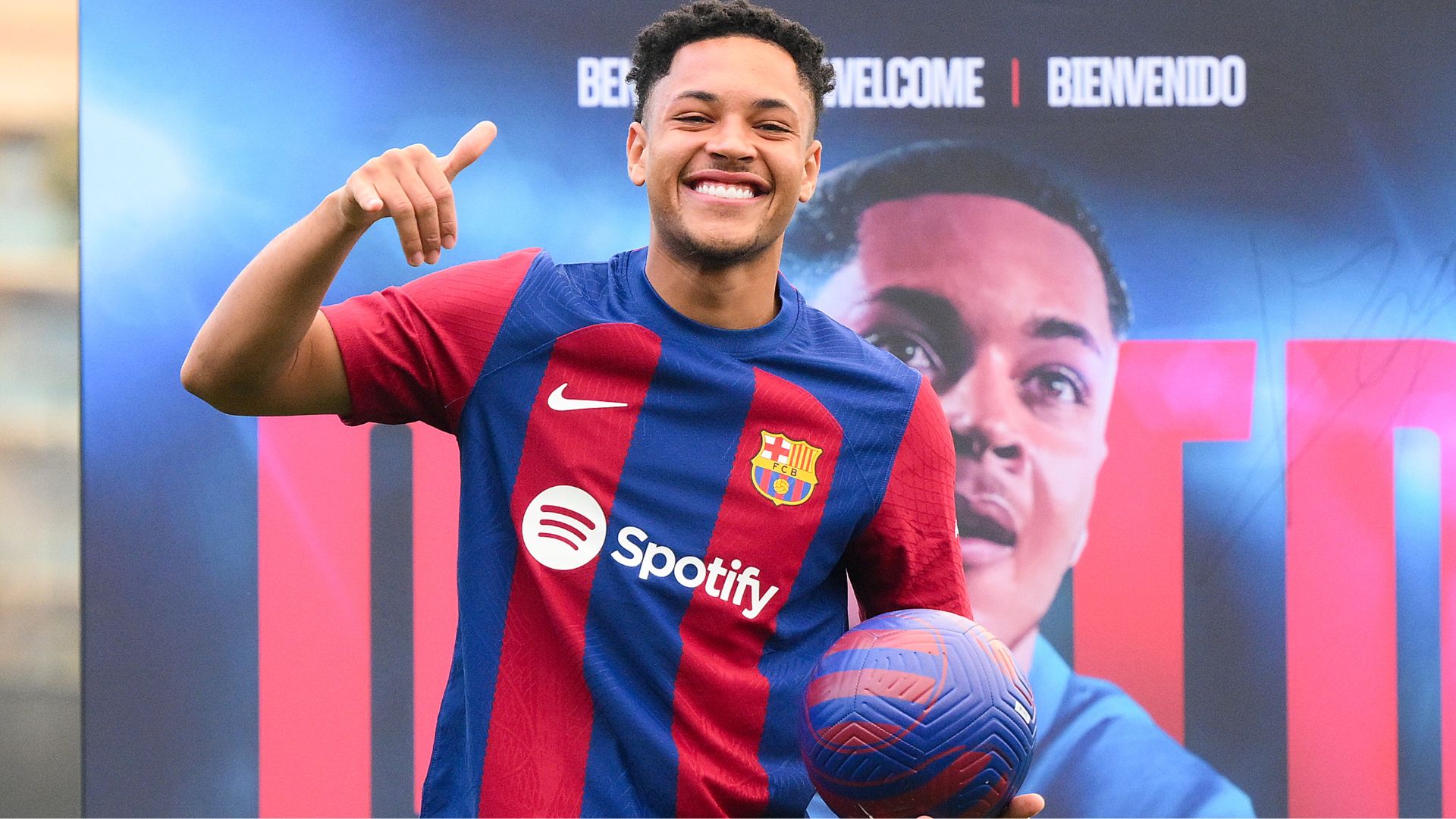 Vitor Roque é apresentado pelo Barcelona - Getty Images