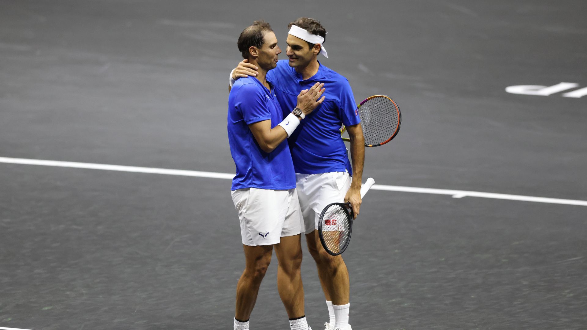 Rafael Nadal e Roger Federer em sua última partida, na Laver Cup - Luke Walker / Getty Images