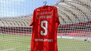 Luiz Adriano marca para o Inter e desempata contra Esportivo - Ricardo Duarte / Internacional