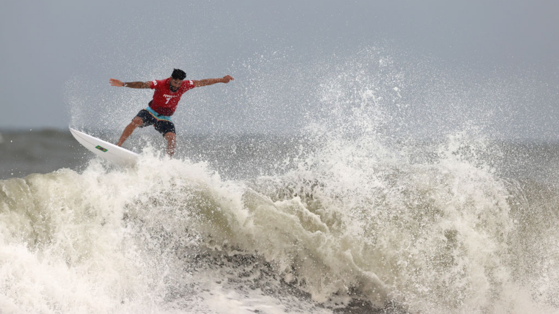 Italo Ferreira avançou em Peniche - GettyImages