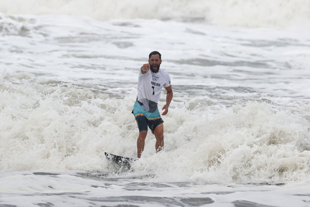 Ítalo Ferreira e Gabriel Medina retornaram ao Circuito Mundial de Surfe - GettyImages