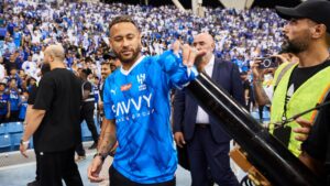 Neymar em sua apresentação no Al Hilal - Getty Images