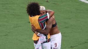 Marcelo e John Kennedy em campo pelo Fluminense - Getty Images