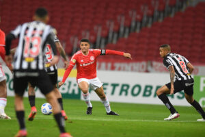 Taison foi substituído na partida do Internacional contra o Atlético-MG - Ricardo Duarte/Internacional