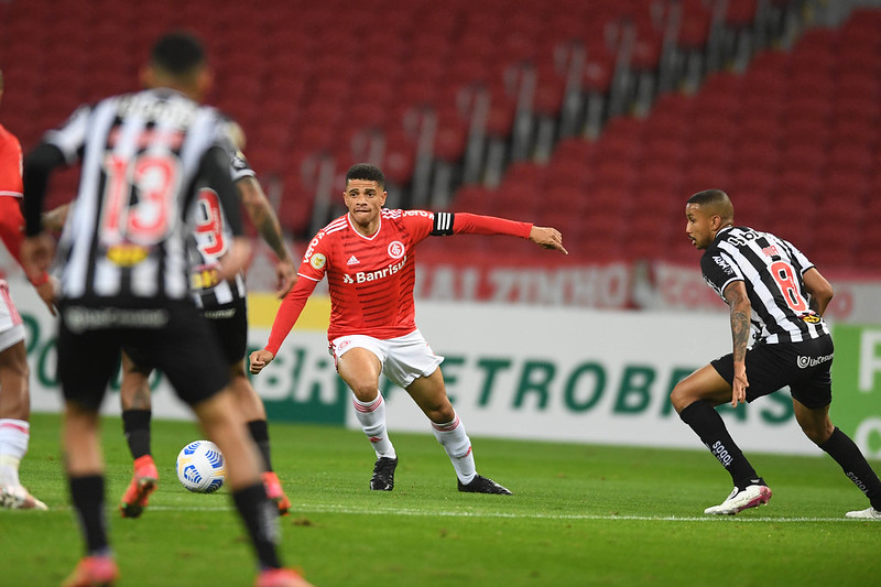 Taison foi substituído na partida do Internacional contra o Atlético-MG - Ricardo Duarte/Internacional