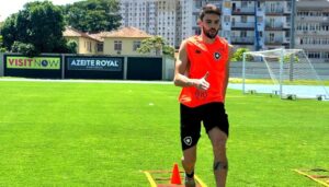 O atacante do CSA comentou sobre os débitos em abertos - Divulgação / Botafogo