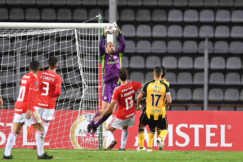 Lomba conseguiu grande atuação, viu Galhardo ser decisivo, mas o Internacional perdeu na Libertadores - Ricardo Duarte/Internacional