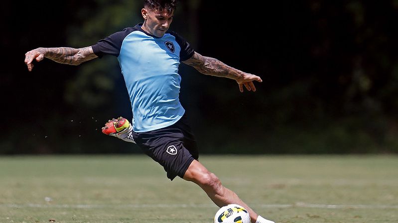 Victor Cuesta em treino do Botafogo - Vitor Silva/Botafogo/Flickr