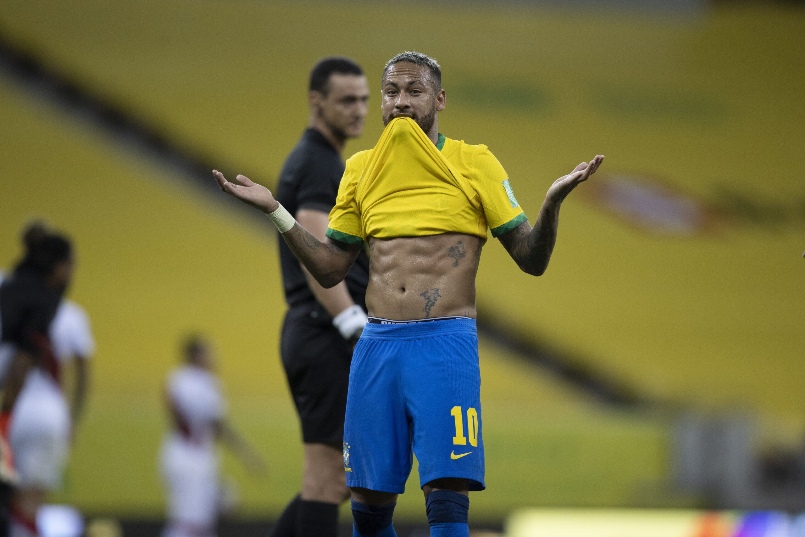 Irmã de Neymar sai em defesa do craque, após comparação de Galvão Bueno com Messi - Lucas Figueredo/CBF