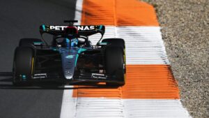 George Russell prevê uma "batalha acirrada" entre Mercedes, McLaren e Max Verstappen, da Red Bull, após liderar os treinos de sexta-feira no Grande Prêmio da Holanda.