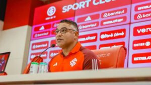 O Internacional conquistou uma vitória importante de virada por 2 a 1 sobre o Juventude, na noite desta quarta-feira, no Beira-Rio, aliviando a pressão sobre o time e o técnico Roger Machado.
