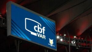 A diretoria de comunicação da CBF afirmou que o equipamento utilizado no Brasil é idêntico ao empregado na Premier League.