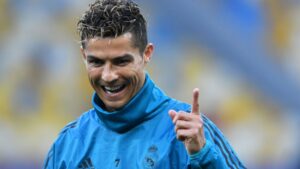 O sorteio da fase de grupos da Liga dos Campeões 2024/25, que ocorrerá na próxima quinta-feira, será marcado por uma homenagem especial a um dos maiores nomes do futebol mundial.