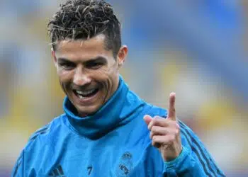 O sorteio da fase de grupos da Liga dos Campeões 2024/25, que ocorrerá na próxima quinta-feira, será marcado por uma homenagem especial a um dos maiores nomes do futebol mundial.