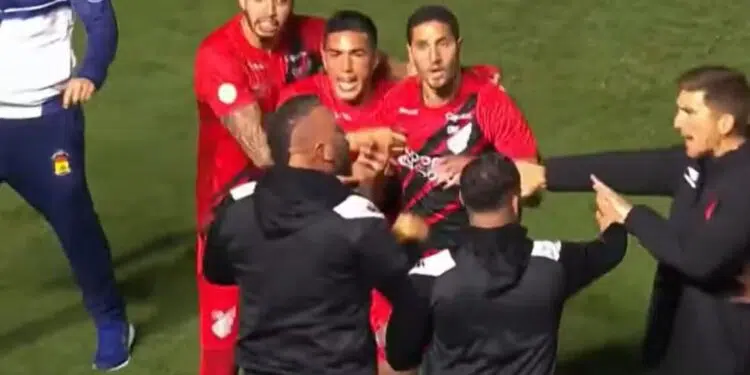 Em uma publicação nas redes sociais, Roberto Barbosa, conhecido como Betinho, afirmou que não iniciou o tumulto após a partida entre Vasco e Athletico-PR.