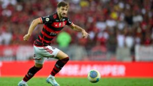 Matías Viña, o lateral-esquerdo uruguaio do Flamengo, sofreu uma grave lesão no empate em 1 a 1 com o Palmeiras.