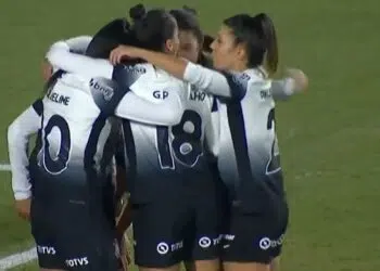 O Corinthians assegurou sua vaga na semifinal do Brasileirão Feminino na noite desta terça-feira (27) ao vencer o Red Bull Bragantino por 1 a 0, no Canindé, na partida de volta das quartas de final.