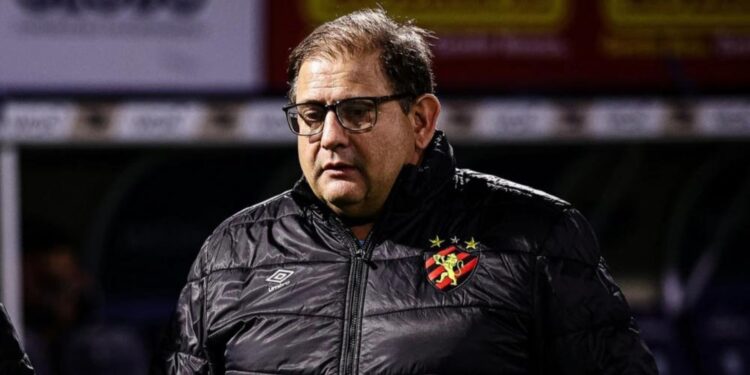 Na tarde desta quarta-feira (28), o Sport Clube do Recife oficializou a demissão do técnico Guto Ferreira.