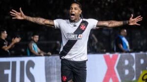 O atacante David será desfalque no jogo contra o Athletico-PR nesta quinta-feira (29), na ida das quartas de final da Copa do Brasil.