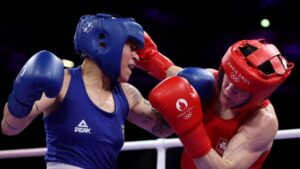Dois juízes de boxe foram afastados em meio a investigações de corrupção durante a Olimpíada de Paris.