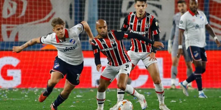 A tabela do Brasileirão reserva para o fim de semana um clássico emocionante entre Palmeiras e São Paulo. Esta rodada é "espremida" devido às decisões das oitavas da final da Libertadores.