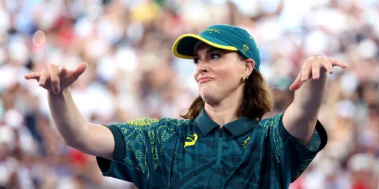 A b-girl Nathana Vieira Venâncio, conhecida como Nathana no cenário do breaking, manifestou apoio à australiana Rachael Gunn, a Raygun, que virou alvo de memes por causa de seus movimentos inovadores nos Jogos Olímpicos de Paris.