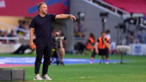 O técnico Hansi Flick começará oficialmente sua jornada à frente do Barcelona neste sábado, quando o time faz sua estreia na temporada 2024/25 diante do Valencia, pelo Campeonato Espanhol.
